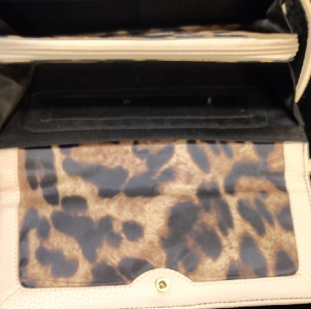 Jessica Simpson Cross Body Clutch - Picture 4 of 4